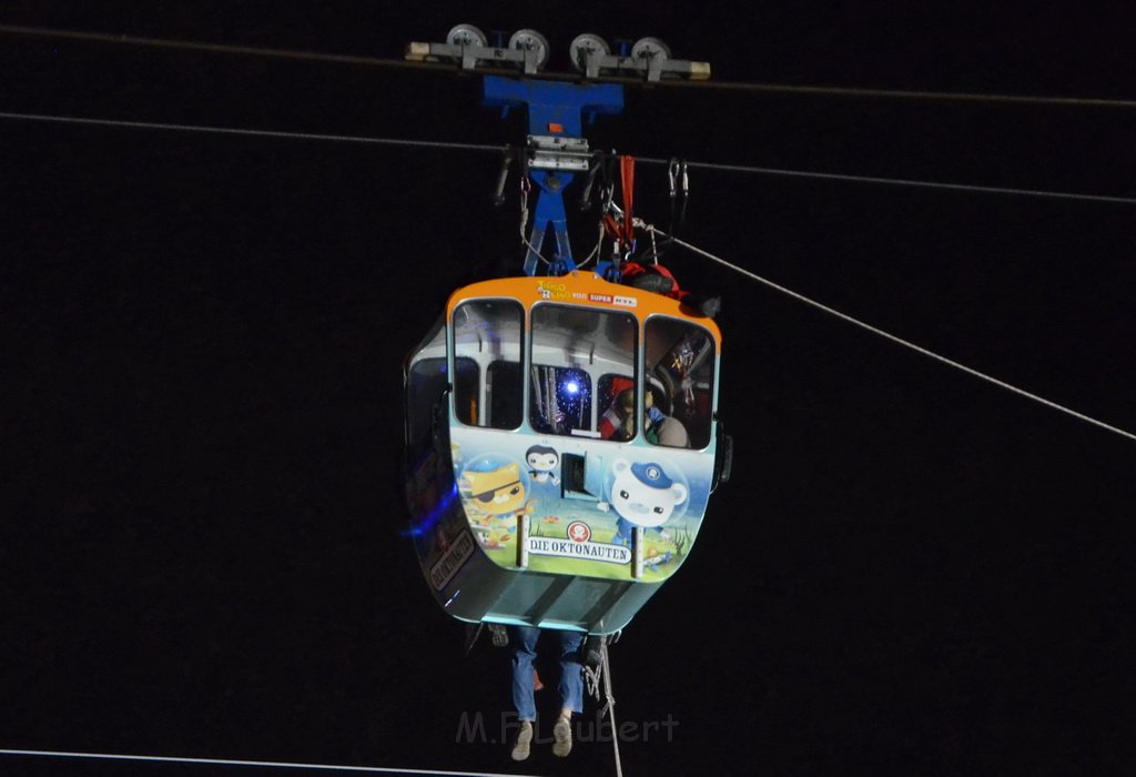 Einsatz BF Hoehenretter Koelner Seilbahn Hoehe Zoobruecke P2425.JPG